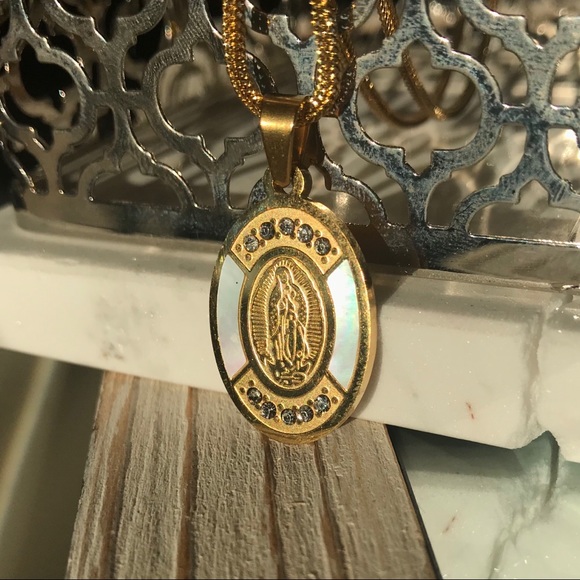 Virgen Mary pendant with Pearl details - Picture 3 of 8